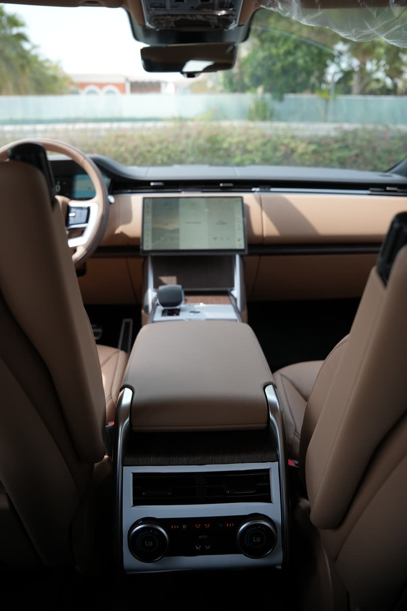 Range Rover Vogue 2025 Rental Dubai - View 10