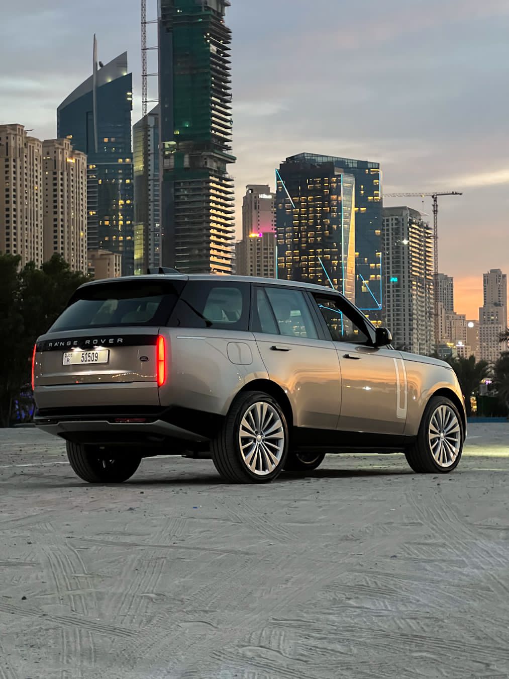 Land Rover Range Rover Vogue First Edition 2022 huren Dubai - Detailweergave