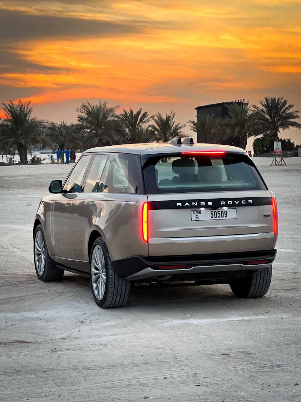 Land Rover Range Rover Vogue First Edition 2022 huren Dubai - Detailweergave