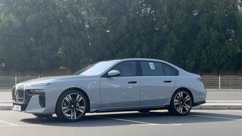BMW 7 Series 735i 2023 Rental Dubai - View 3
