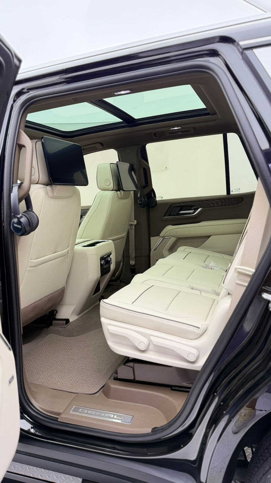 GMC Yukon Denali 2025 Rental Dubai - View 4
