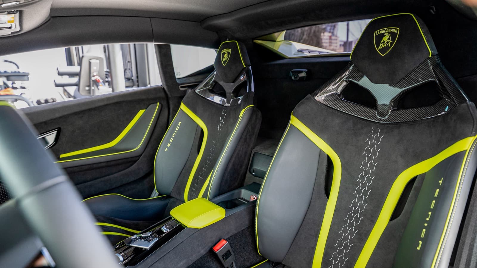Lamborghini Huracan Tecnica 2024 Rental Dubai - View 3