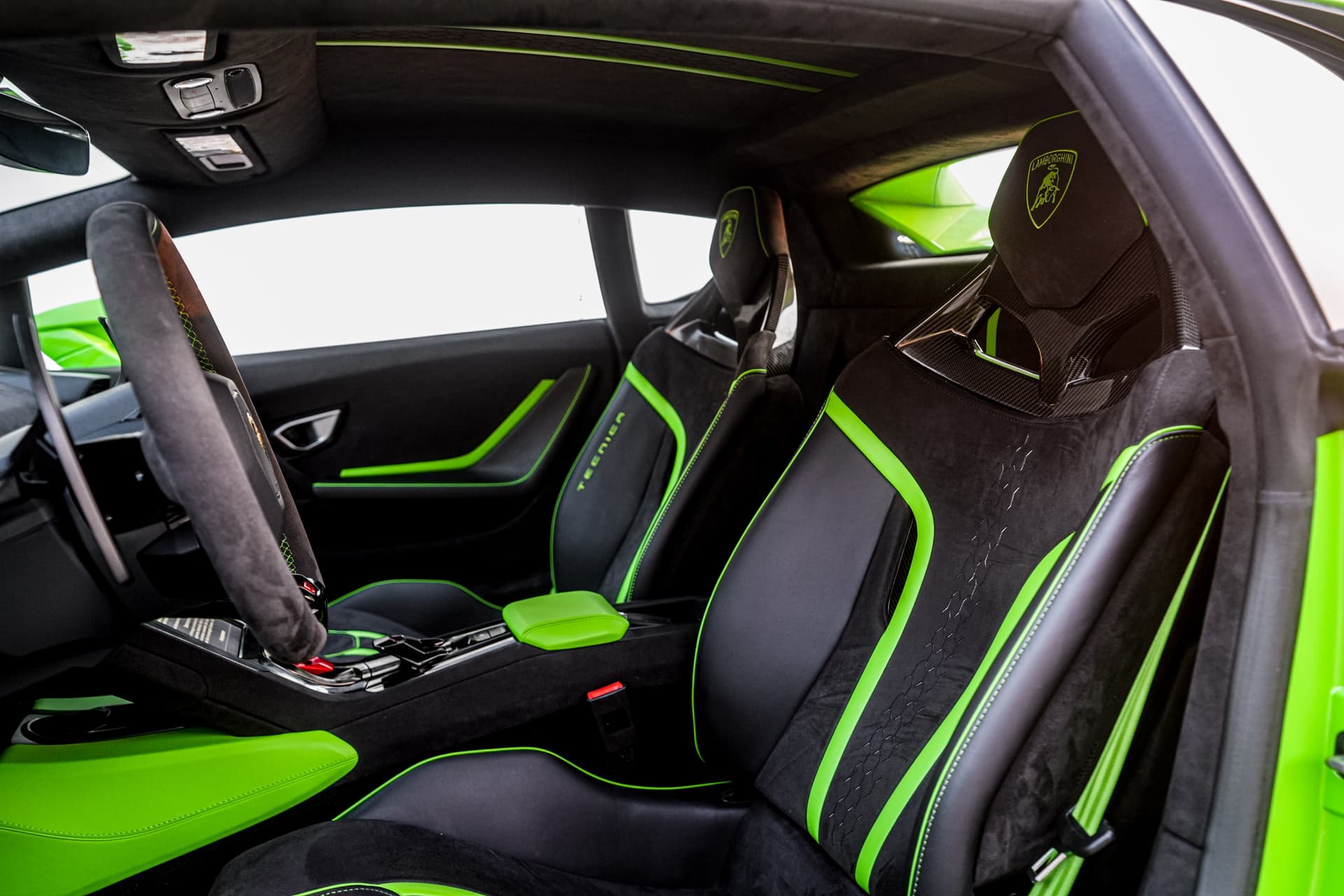 Lamborghini Huracan Tecnica 2025 Rental Dubai - View 2