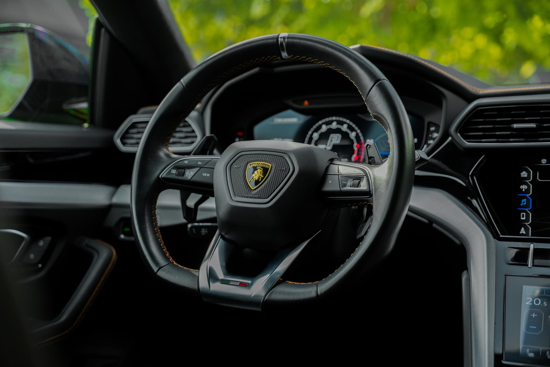 Lamborghini Urus 2024 Rental Dubai - View 4