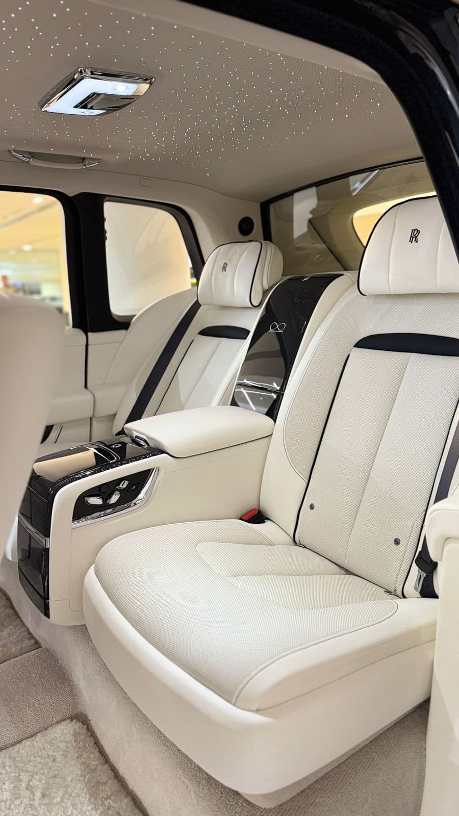 Rolls-Royce Cullinan 2025 Rental Dubai - View 3
