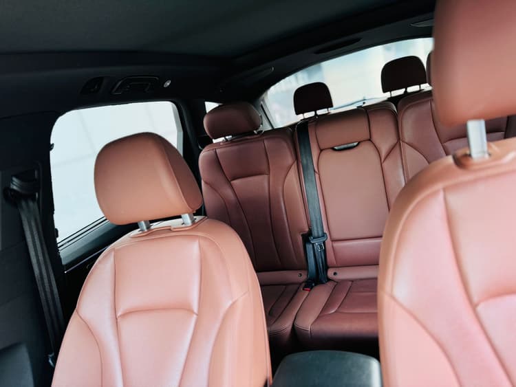Rent Audi Q7 2022 in UAE