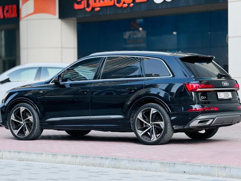 Audi Q7 2022 Rental Dubai - View 2