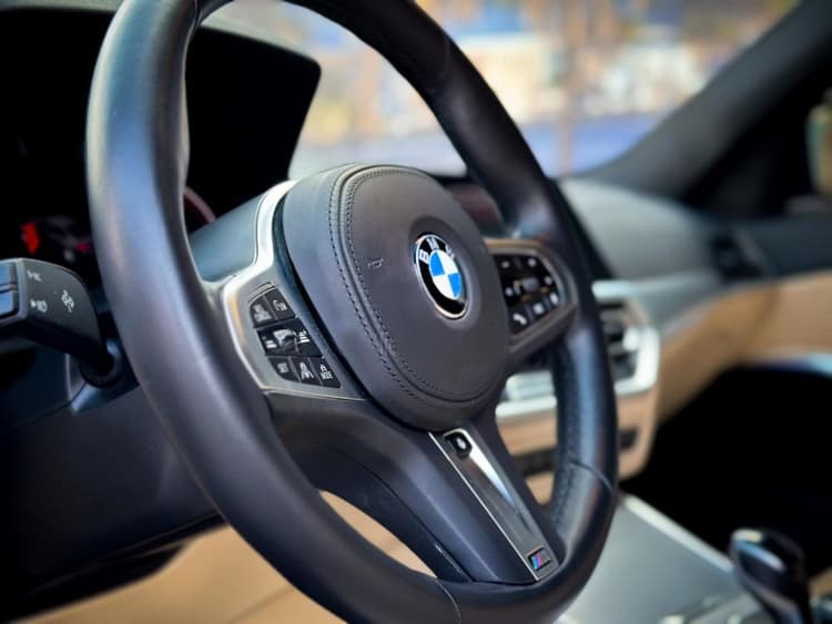 BMW 320i 2022 Rental Dubai - View 4