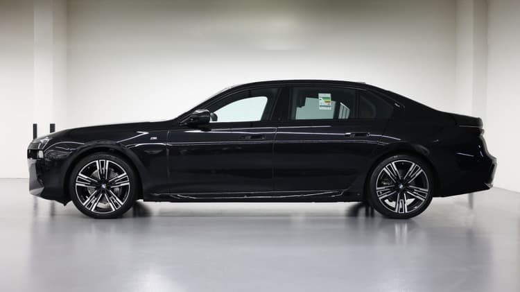 Rent BMW 735i 2023 in UAE