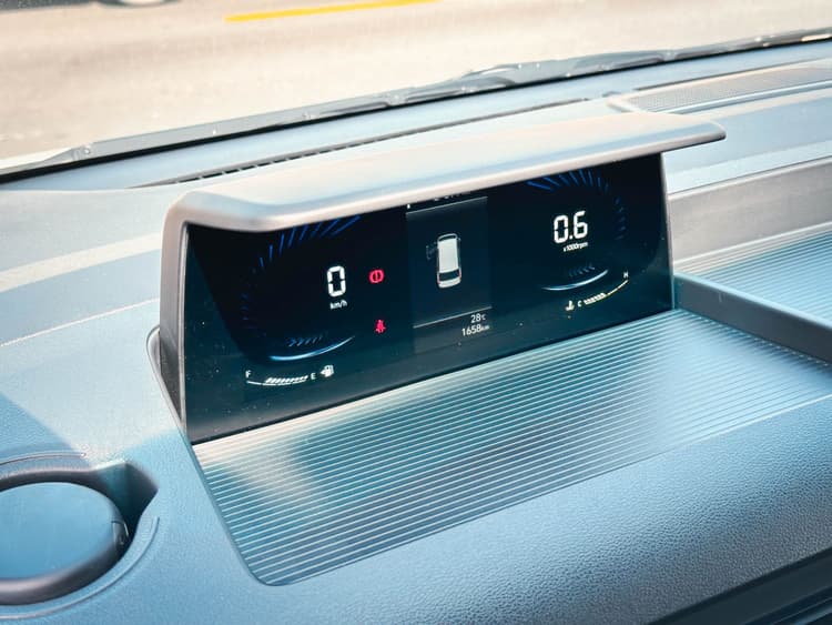 Rent HYUNDAI STARIA 2024 in UAE