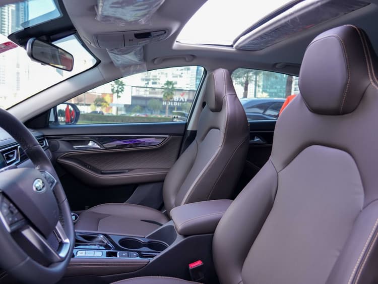 Rent JAC J7 2023 in UAE