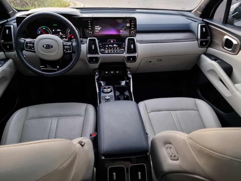 Rent KIA SORENTO 2022 in UAE