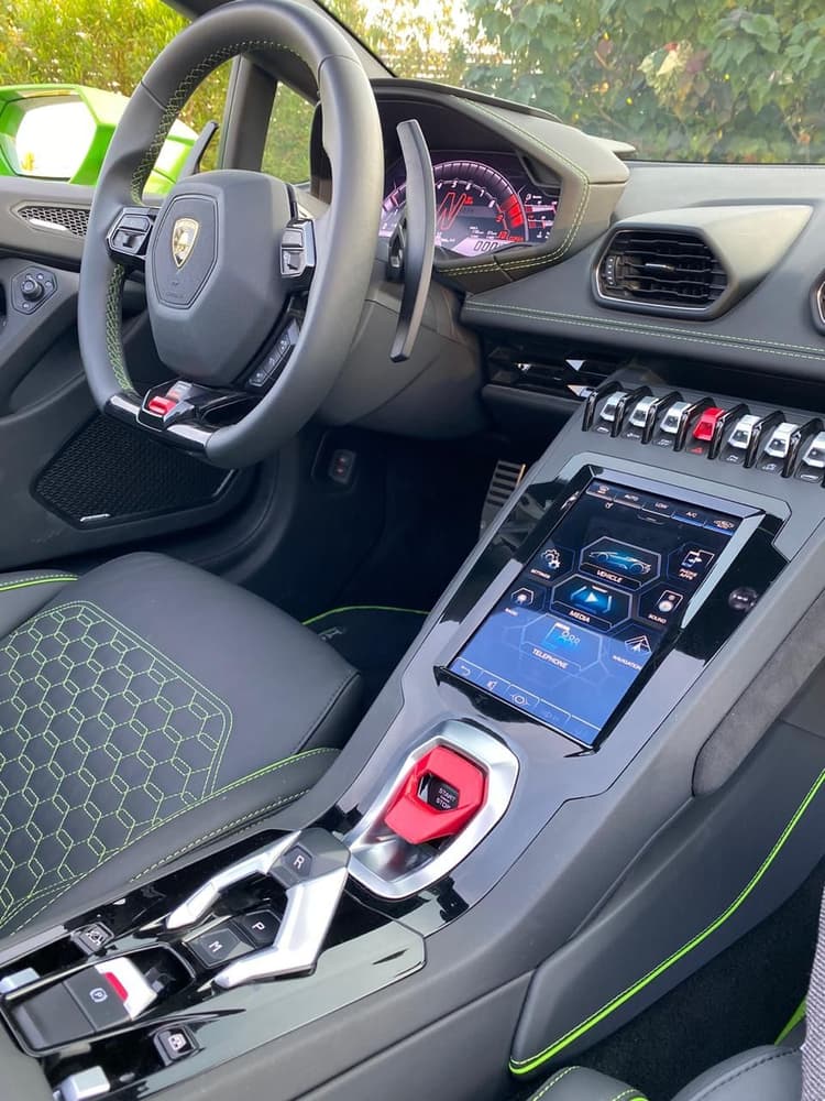 Rent Lamborghini Hurucan Evo Spyder 2021 in UAE