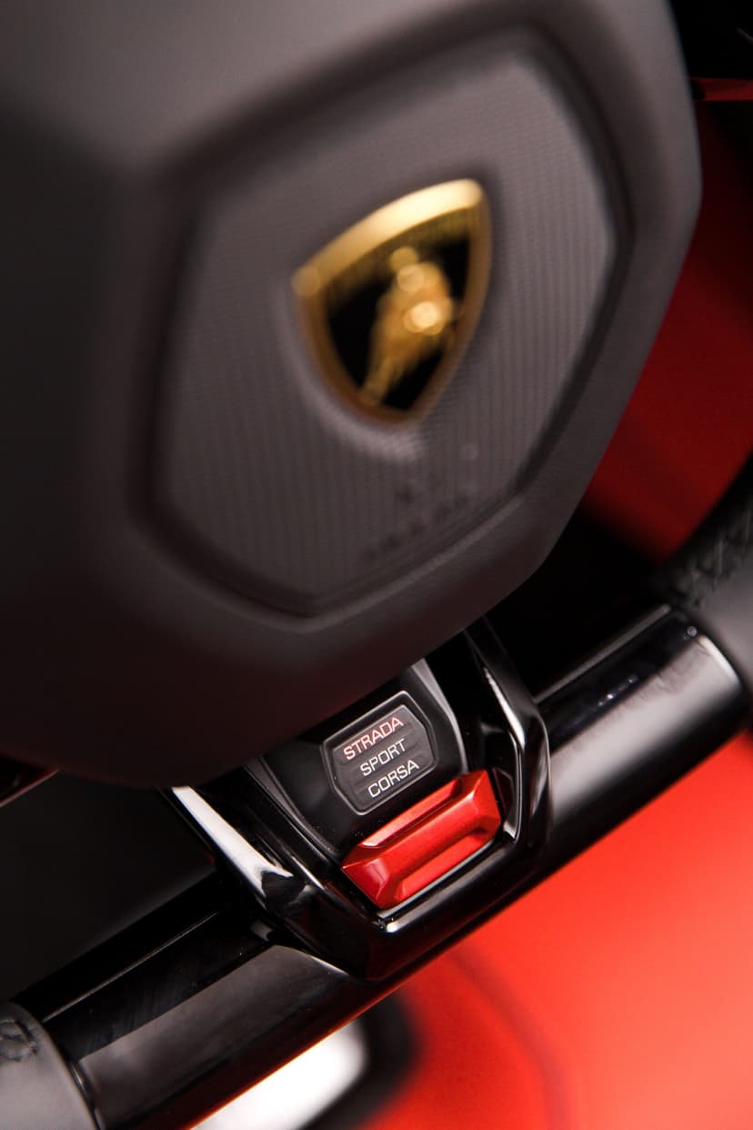 Lamborghini Hurucan Evo Spyder 2022 Rental Dubai - View 17