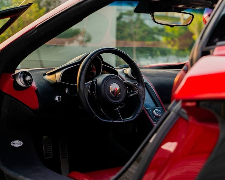 Rent MCLAREN MP4-12C SPIDER in UAE