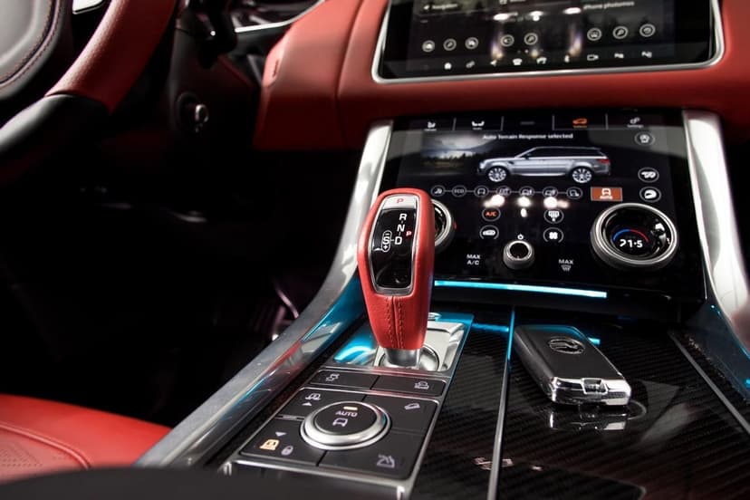 Range Rover SVR Rental Dubai - View 7