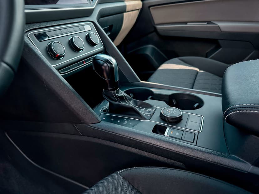 Rent VOLKSWAGEN TERAMONT 2022 in UAE